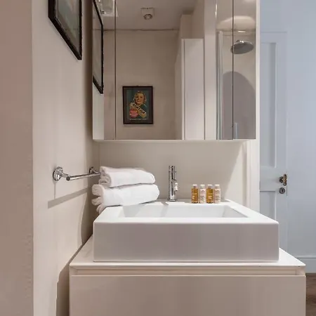 Veeve - The Arbour Paris